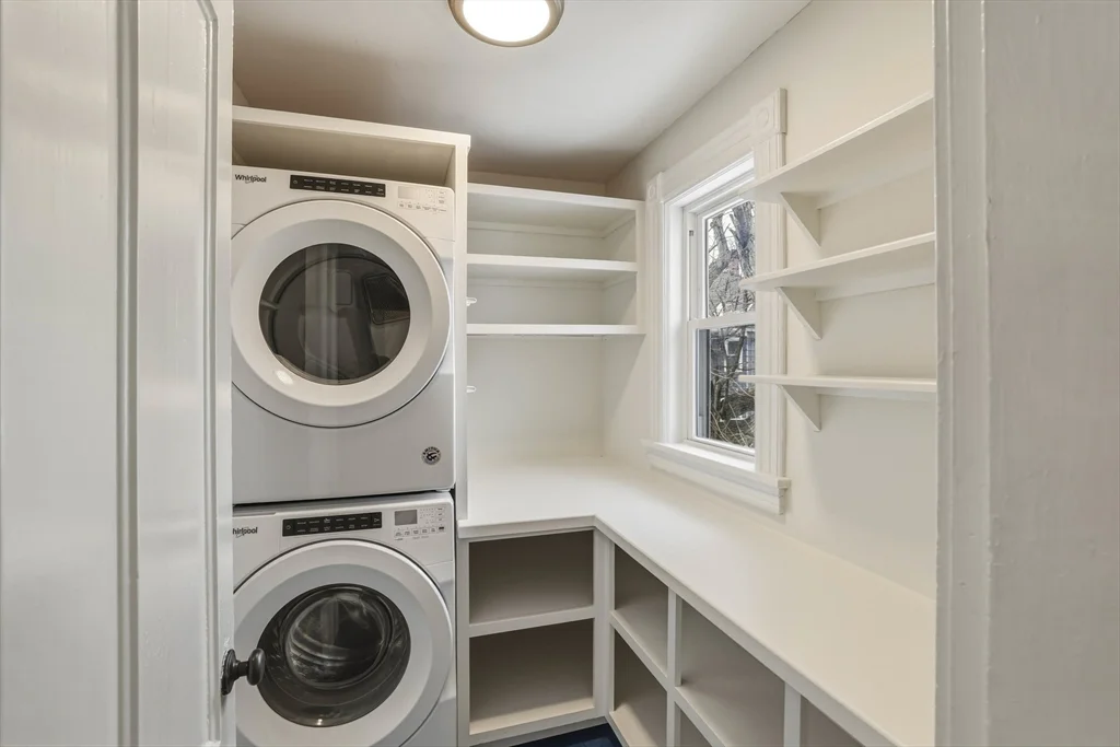 3 bed, 1 bath apartment for rent at 105 Nonotuck St Unit 105, Holyoke — photo 19 of 26