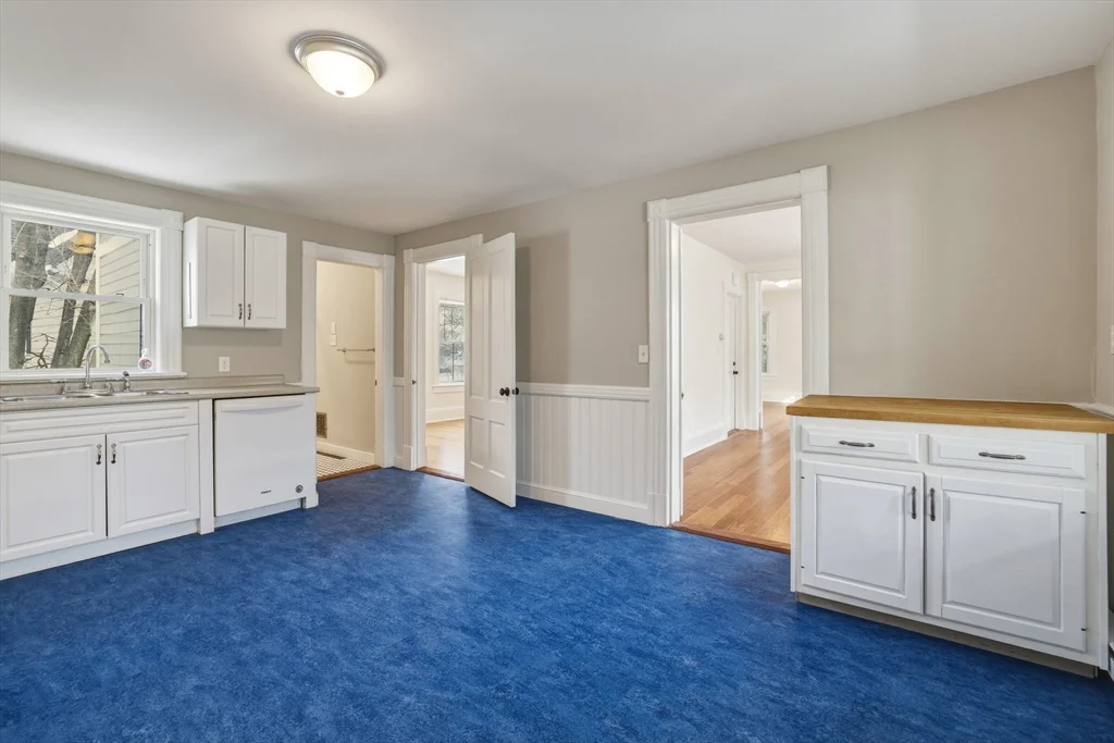 3 bed, 1 bath apartment for rent at 105 Nonotuck St Unit 105, Holyoke — photo 17 of 26