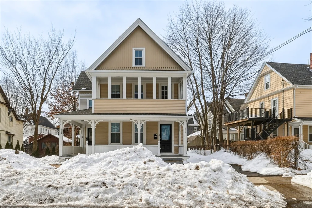 3 bed, 1 bath apartment for rent at 105 Nonotuck St Unit 105, Holyoke — photo 1 of 26