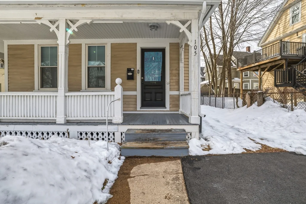 3 bed, 1 bath apartment for rent at 105 Nonotuck St Unit 105, Holyoke — photo 2 of 26