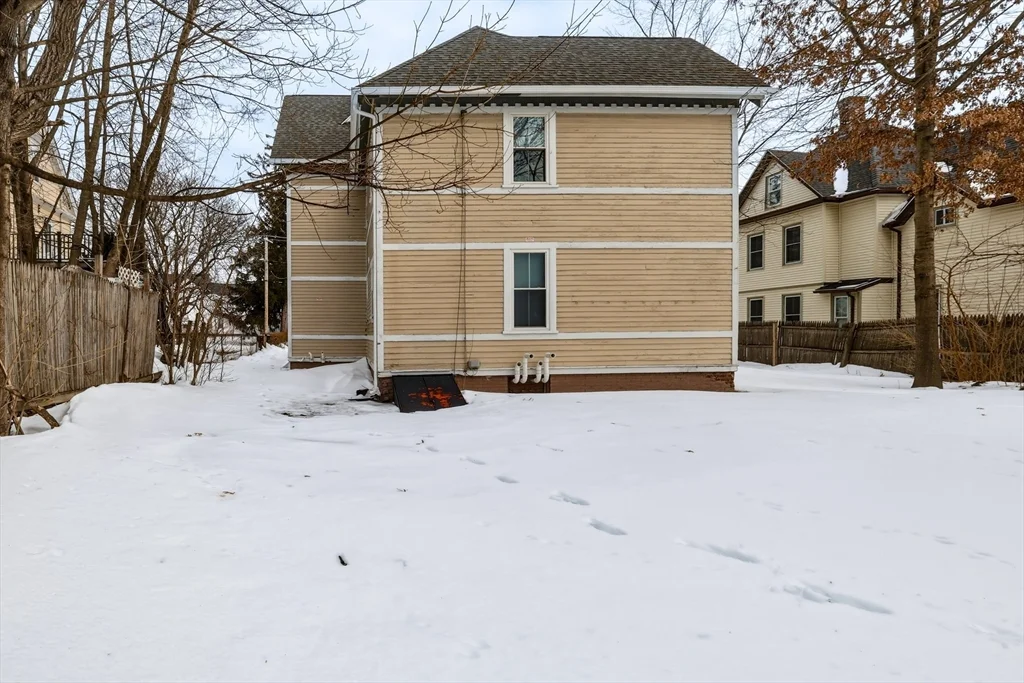 3 bed, 1 bath apartment for rent at 105 Nonotuck St Unit 105, Holyoke — photo 26 of 26