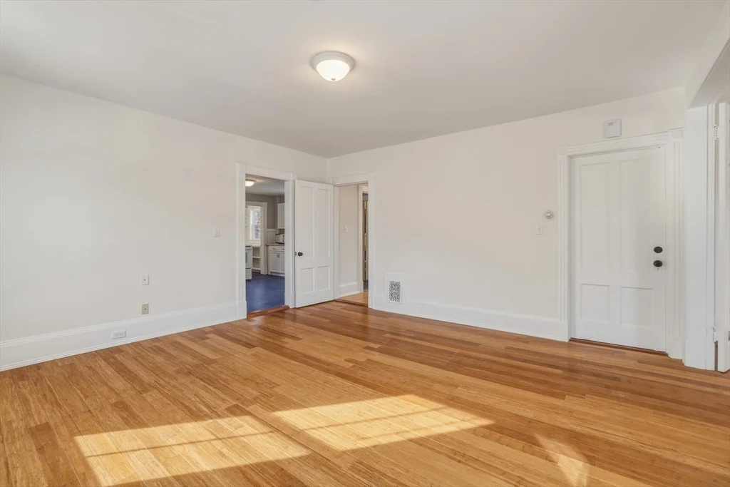 3 bed, 1 bath apartment for rent at 105 Nonotuck St Unit 105, Holyoke — photo 8 of 26