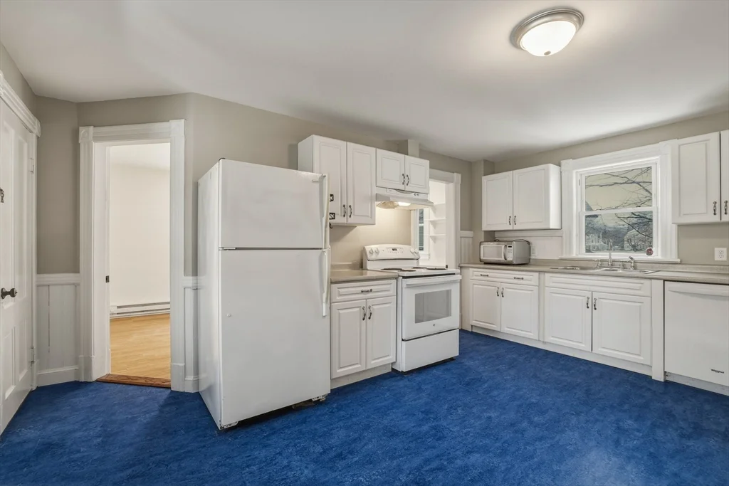 3 bed, 1 bath apartment for rent at 105 Nonotuck St Unit 105, Holyoke — photo 16 of 26