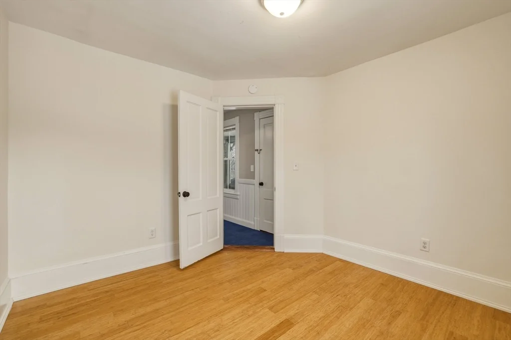 3 bed, 1 bath apartment for rent at 105 Nonotuck St Unit 105, Holyoke — photo 21 of 26