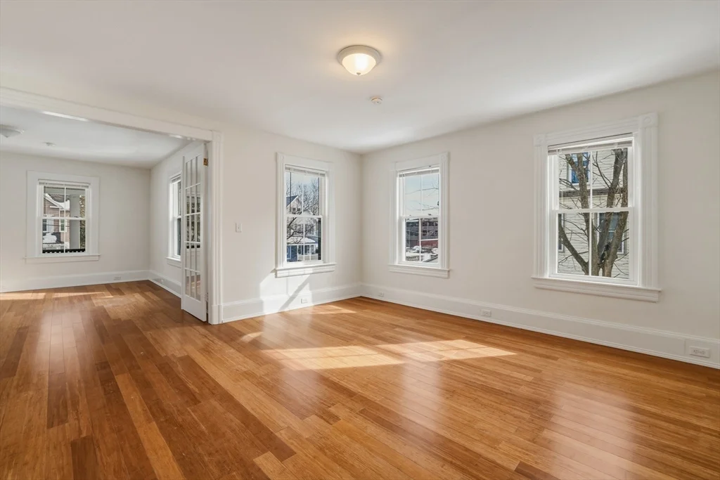 3 bed, 1 bath apartment for rent at 105 Nonotuck St Unit 105, Holyoke — photo 5 of 26