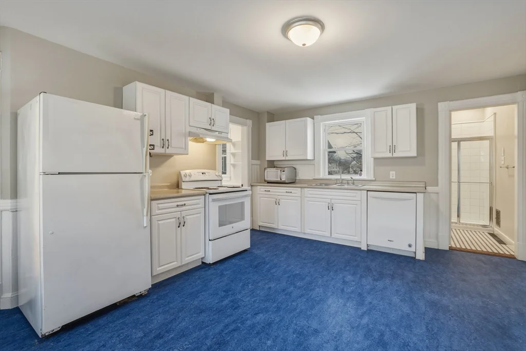 3 bed, 1 bath apartment for rent at 105 Nonotuck St Unit 105, Holyoke — photo 15 of 26