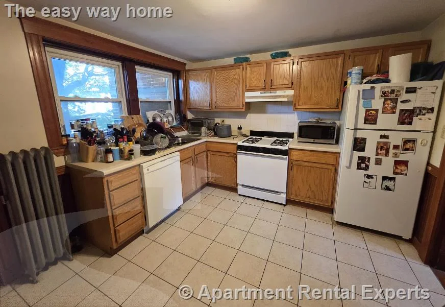 2 bed, 1 bath apartment for rent at 105 Norfolk St Unit 3, Central Square — photo 2 of 11