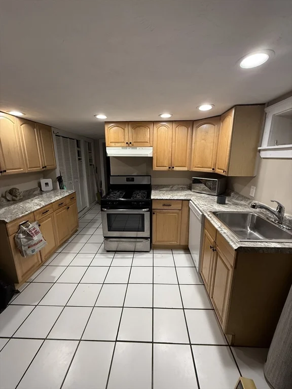 1 bed, 1 bath apartment for rent at 105 Pemberton St Unit 1, Revere — photo 9 of 15