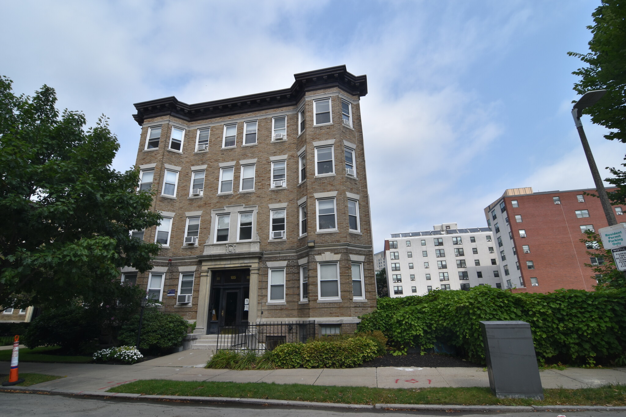 Studio bed, 1 bath apartment for rent at 105 Queensberry St Unit A, Fenway