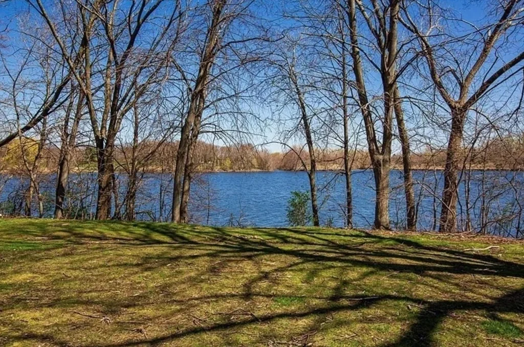 2 bed, 1 bath apartment for rent at 105 Shore Dr Unit 1, Ten Hills — photo 1 of 18