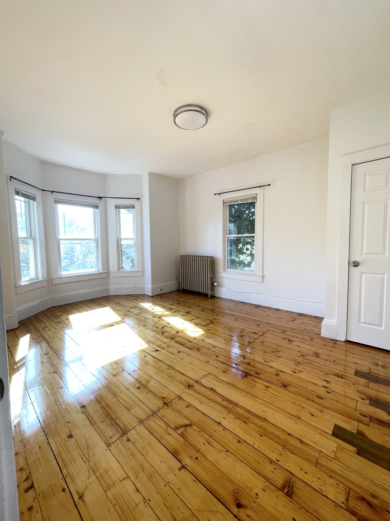 4 bed, 1 bath apartment for rent at 105 Summer St Unit 03, Spring Hill — photo 5 of 15
