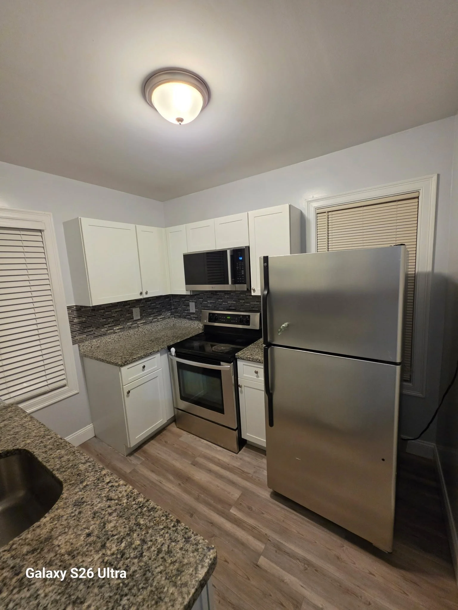2 bed, 1 bath apartment for rent at 105 Thompson St Unit 1, New Bedford — photo 2 of 8