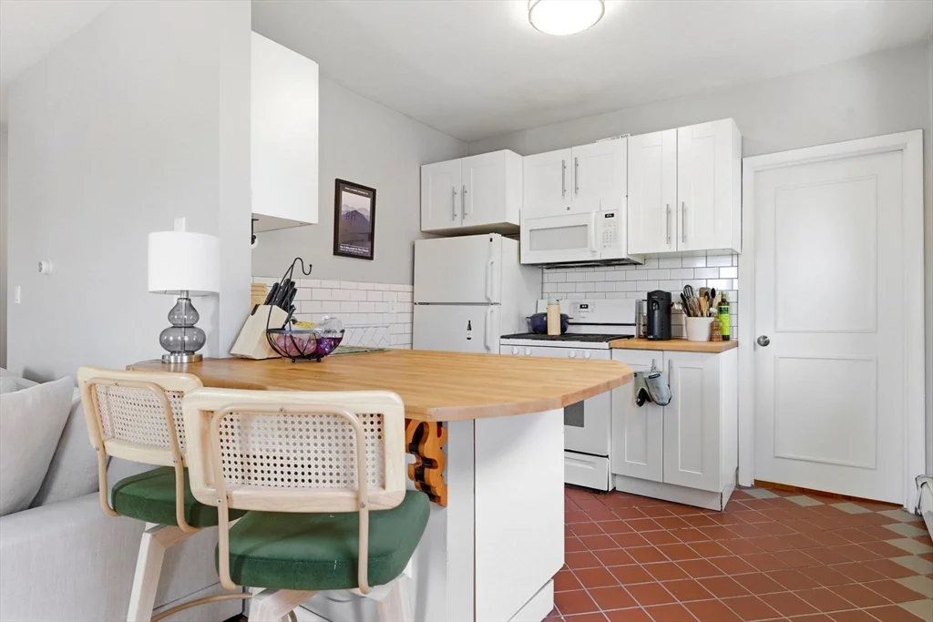 1 bed, 1 bath apartment for rent at 105 W Fourth St Unit 4A, South Boston — photo 6 of 16