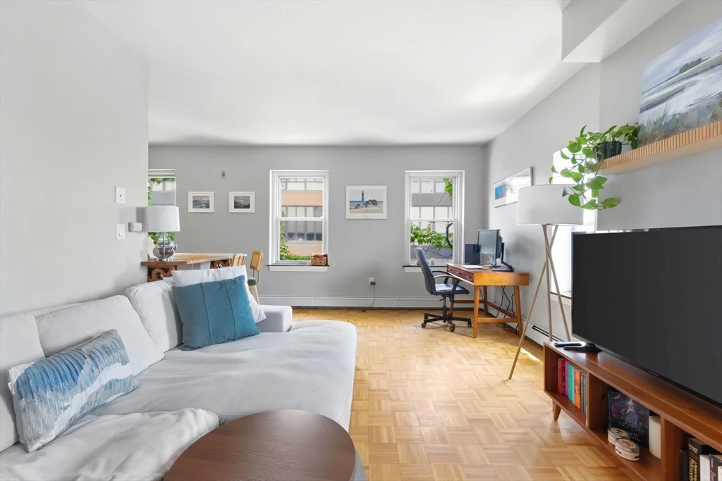 1 bed, 1 bath apartment for rent at 105 W Fourth St Unit 4A, South Boston — photo 2 of 16
