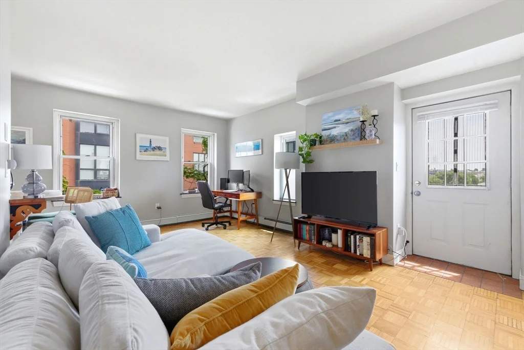 1 bed, 1 bath apartment for rent at 105 W Fourth St Unit 4A, South Boston
