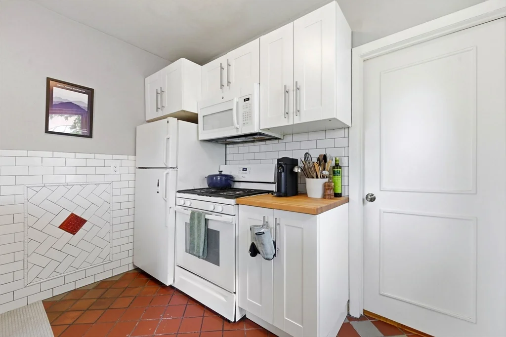 1 bed, 1 bath apartment for rent at 105 W Fourth St Unit 4A, South Boston — photo 13 of 16