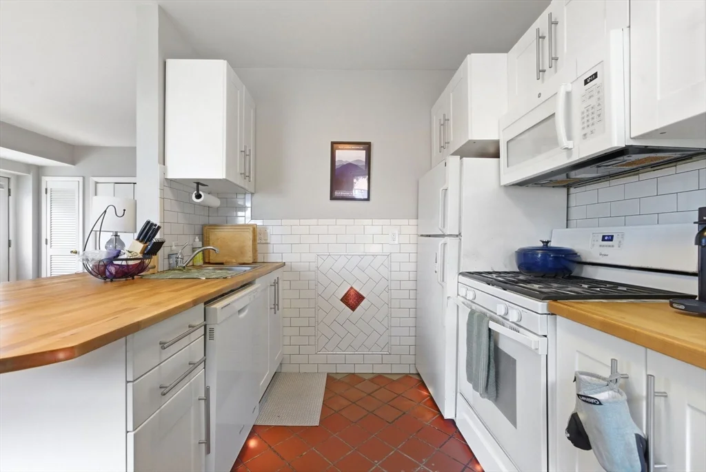 1 bed, 1 bath apartment for rent at 105 W Fourth St Unit 4A, South Boston — photo 12 of 16