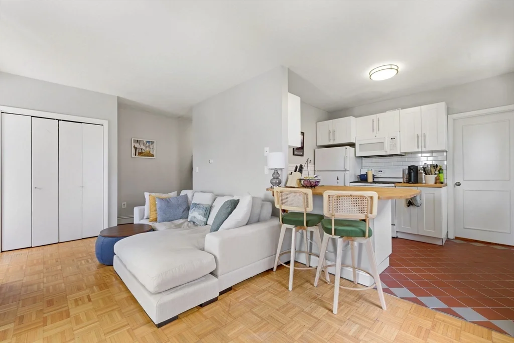 1 bed, 1 bath apartment for rent at 105 W Fourth St Unit 4A, South Boston — photo 4 of 16