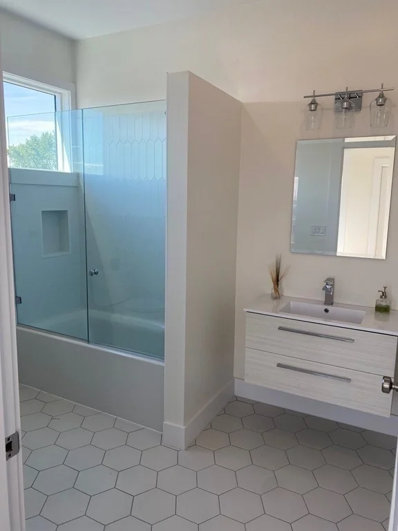 3 bed, 3 bath apartment for rent at 105 Washington St Unit 3A, East Somerville — photo 11 of 14