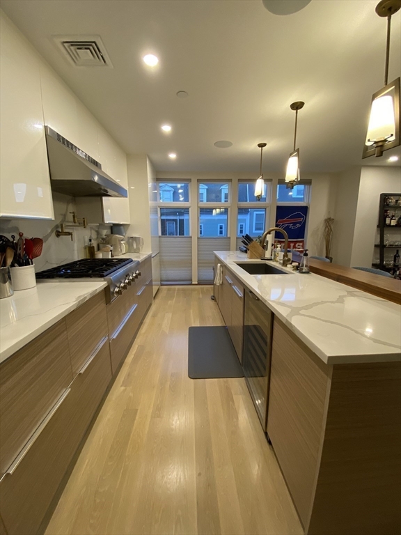 3 bed, 2 bath apartment for rent at 105 West 3rd St Unit 1, South Boston — photo 4 of 14