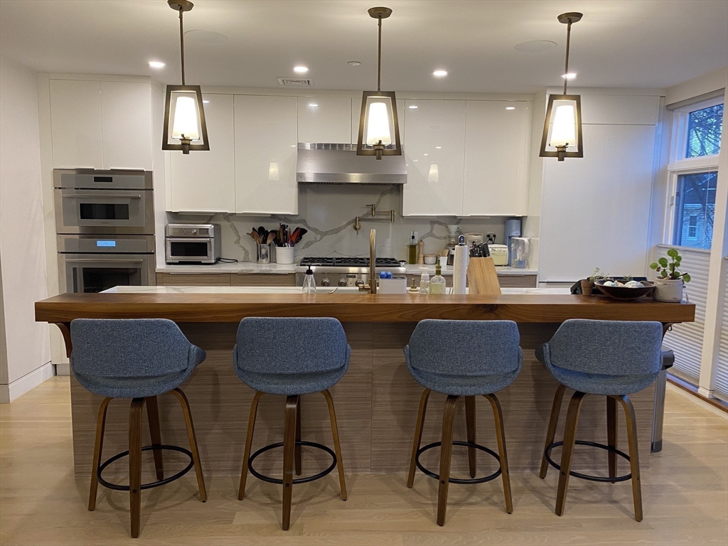 3 bed, 2 bath apartment for rent at 105 West 3rd St Unit 1, South Boston — photo 5 of 14