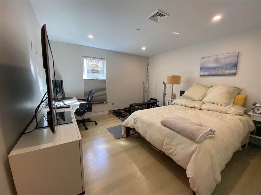 3 bed, 2 bath apartment for rent at 105 West 3rd St Unit 1, South Boston — photo 9 of 14