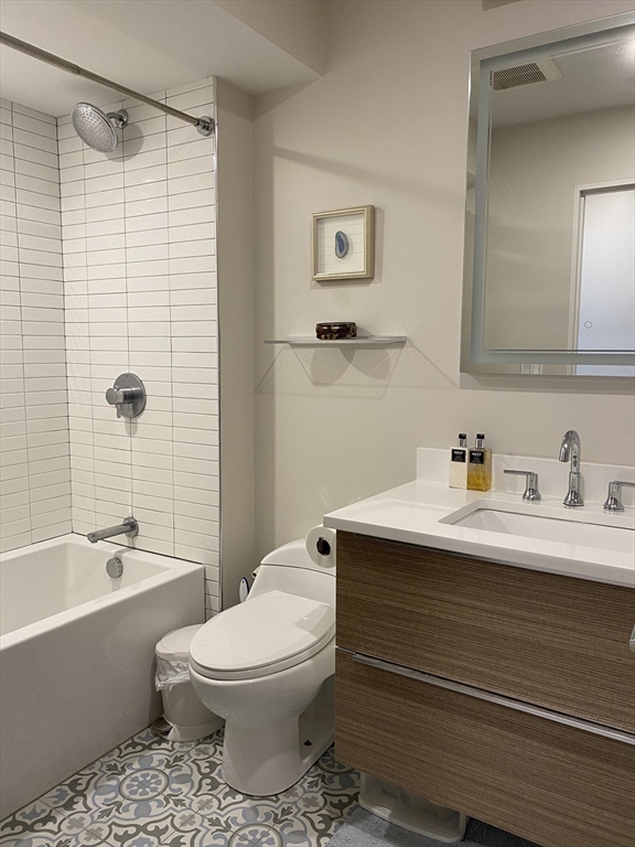 3 bed, 2 bath apartment for rent at 105 West 3rd St Unit 1, South Boston — photo 8 of 14