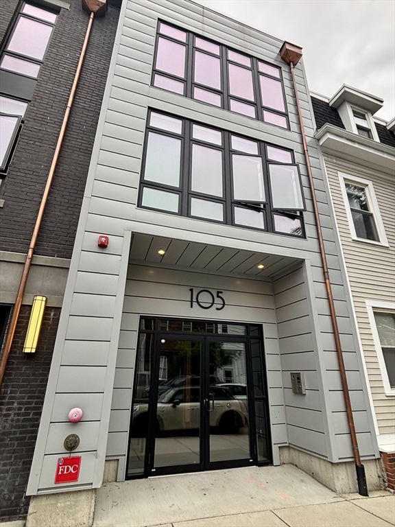 3 bed, 2 bath apartment for rent at 105 West 3rd St Unit 1, South Boston — photo 1 of 14