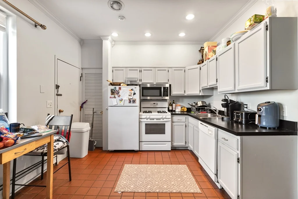 2 bed, 1 bath apartment for rent at 105 West Fourth St Unit 3B, South Boston — photo 1 of 4