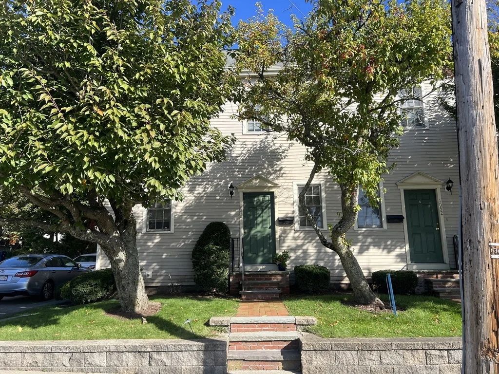 3 bed, 2 bath apartment for rent at 1050 Chestnut St Unit 1050, Newton — photo 1 of 13