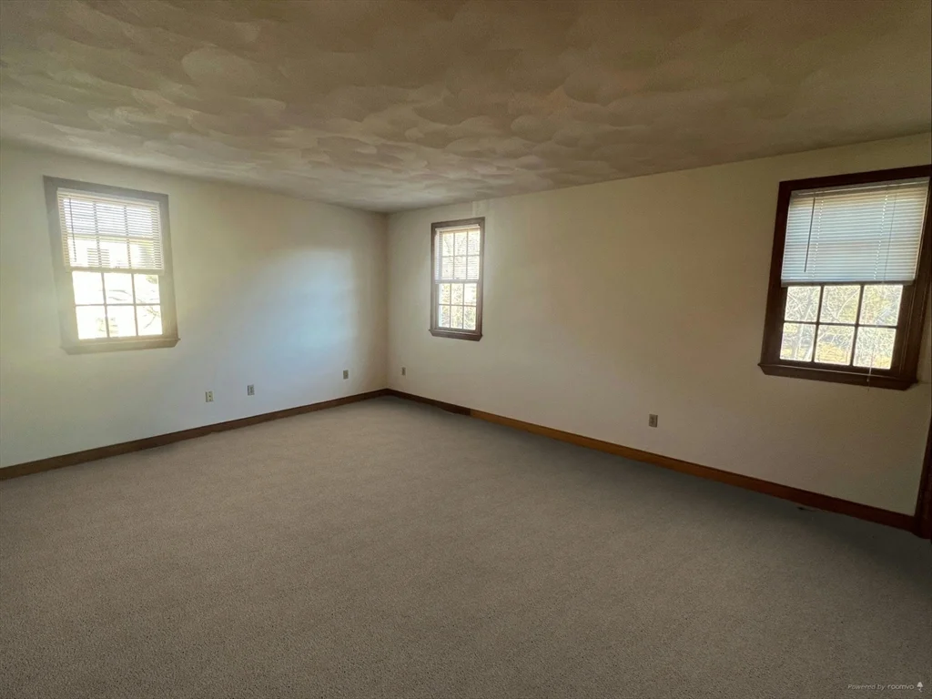3 bed, 2 bath apartment for rent at 1050 Chestnut St Unit 1050, Newton — photo 3 of 13