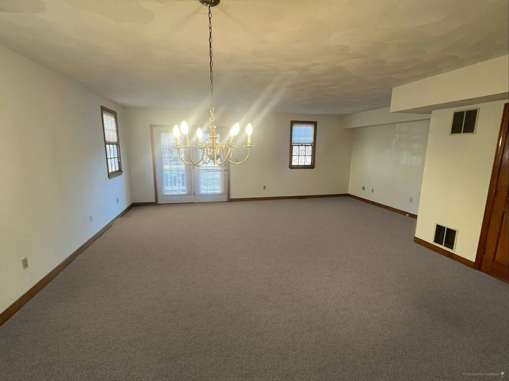 3 bed, 2 bath apartment for rent at 1050 Chestnut St Unit 1050, Newton — photo 2 of 13