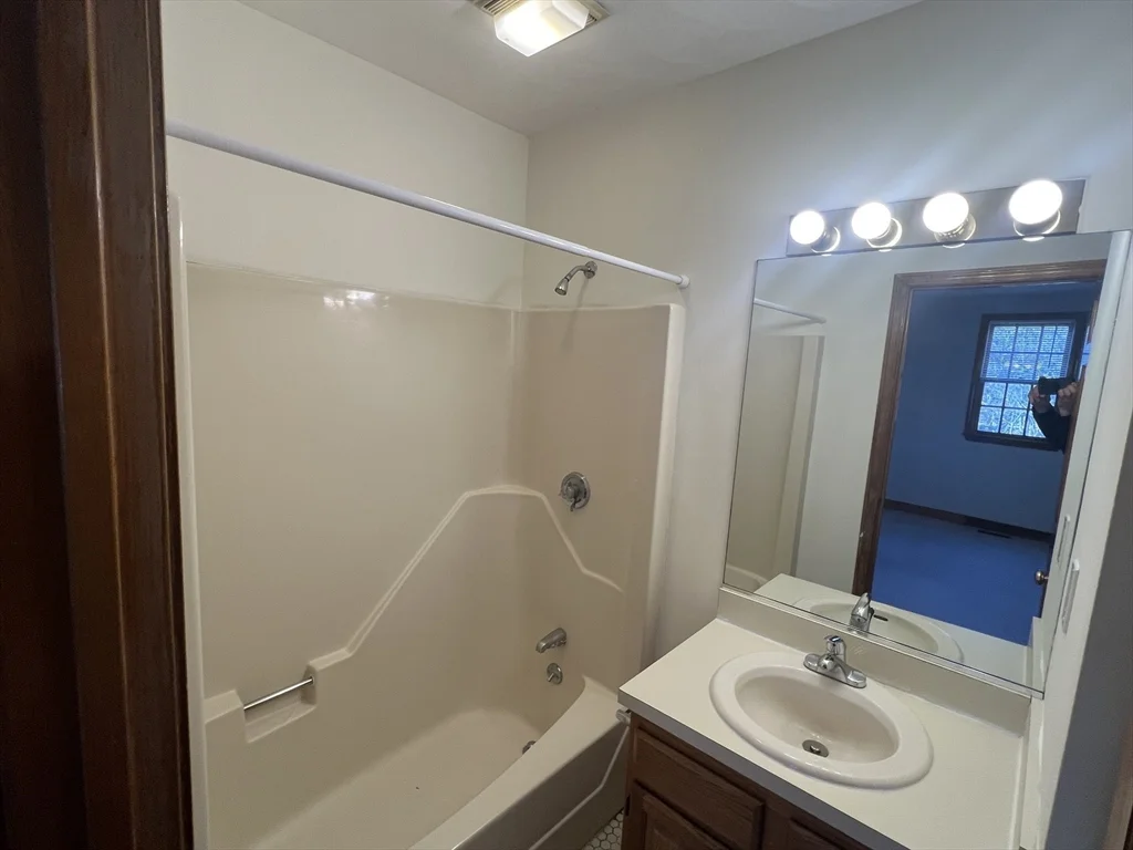 3 bed, 2 bath apartment for rent at 1050 Chestnut St Unit 1050, Newton — photo 8 of 13
