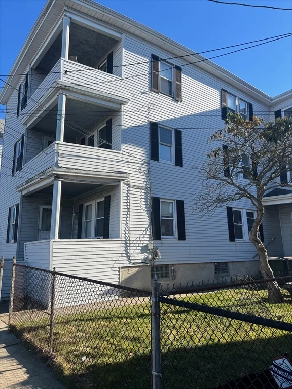 3 bed, 1 bath apartment for rent at 1053 Bedford St Unit 2, Fall River — photo 1 of 8