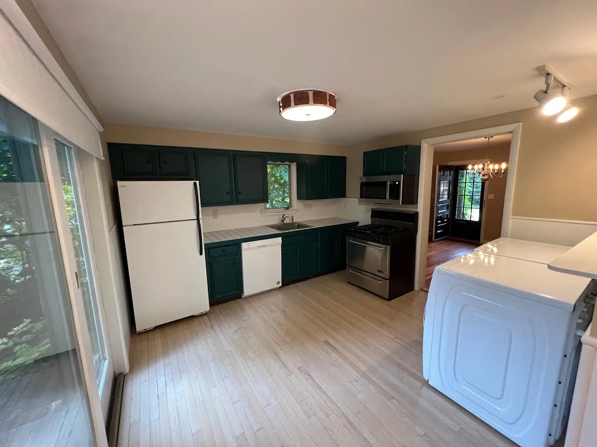 2 bed, 2 bath apartment for rent at 1056 Beacon St Unit 1, Newton Centre — photo 5 of 18