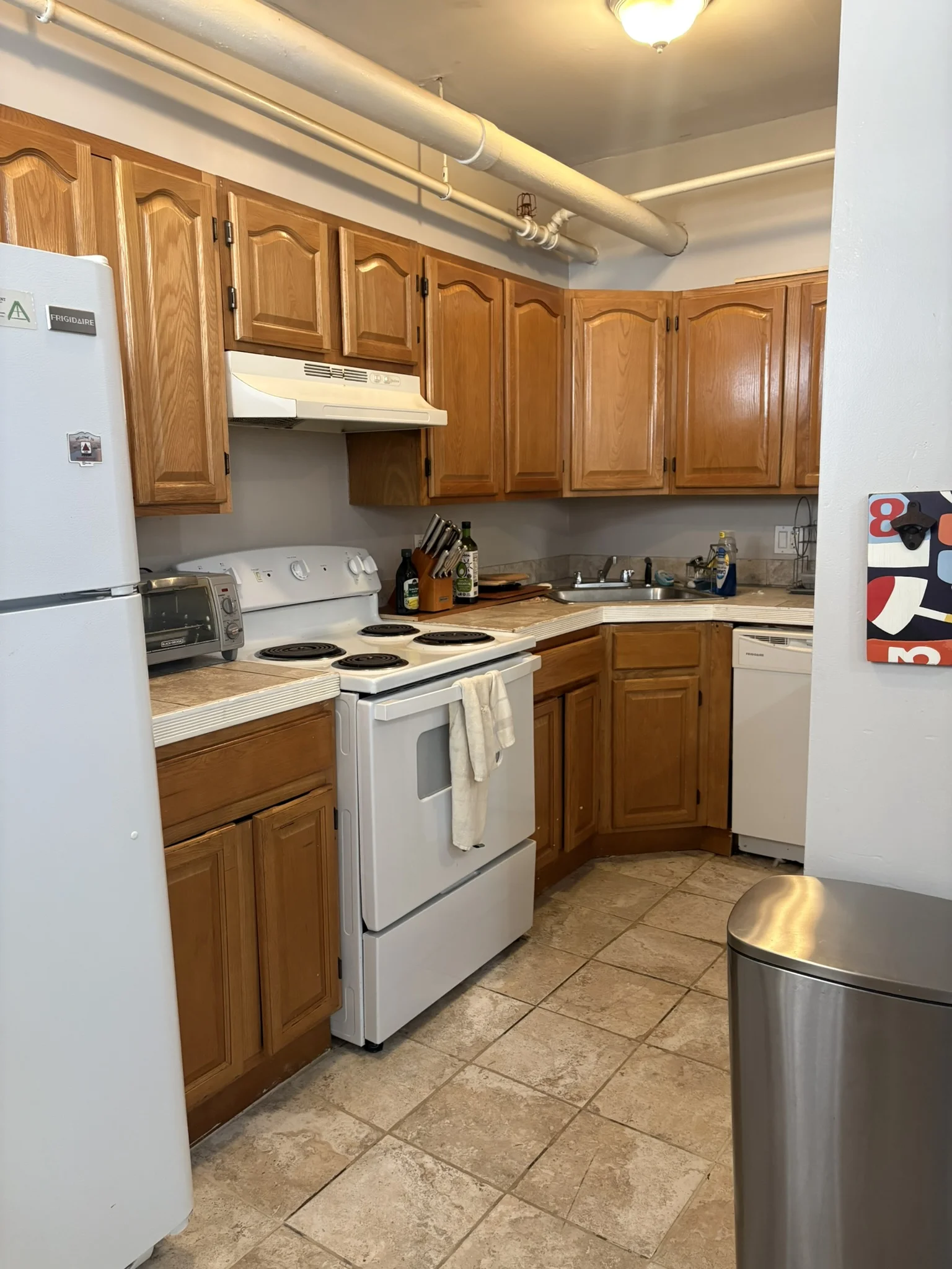5 bed, 2 bath apartment for rent at 1056 Commonwealth Ave Unit 1, Brighton — photo 3 of 17