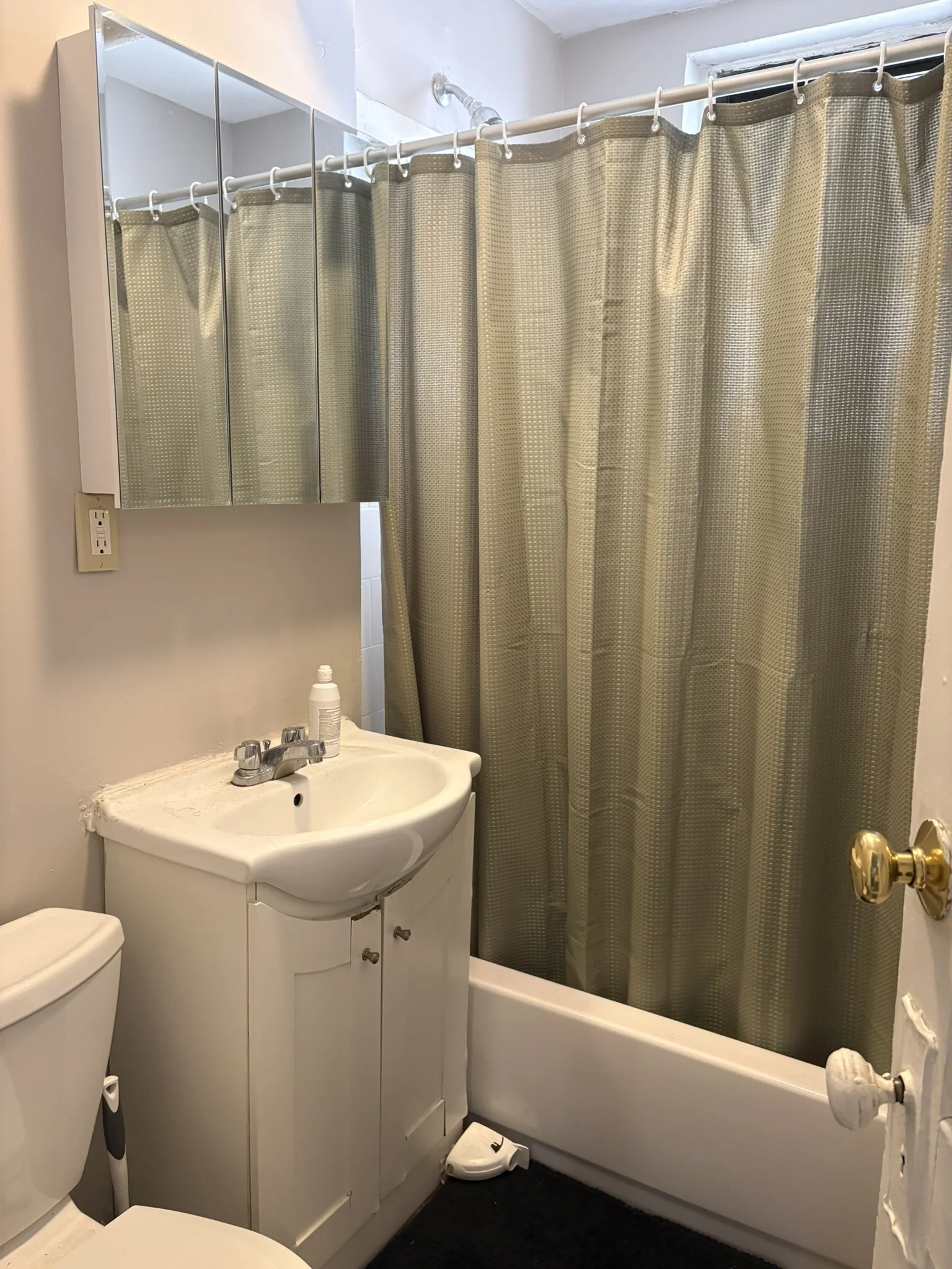 5 bed, 2 bath apartment for rent at 1056 Commonwealth Ave Unit 1, Brighton — photo 17 of 17