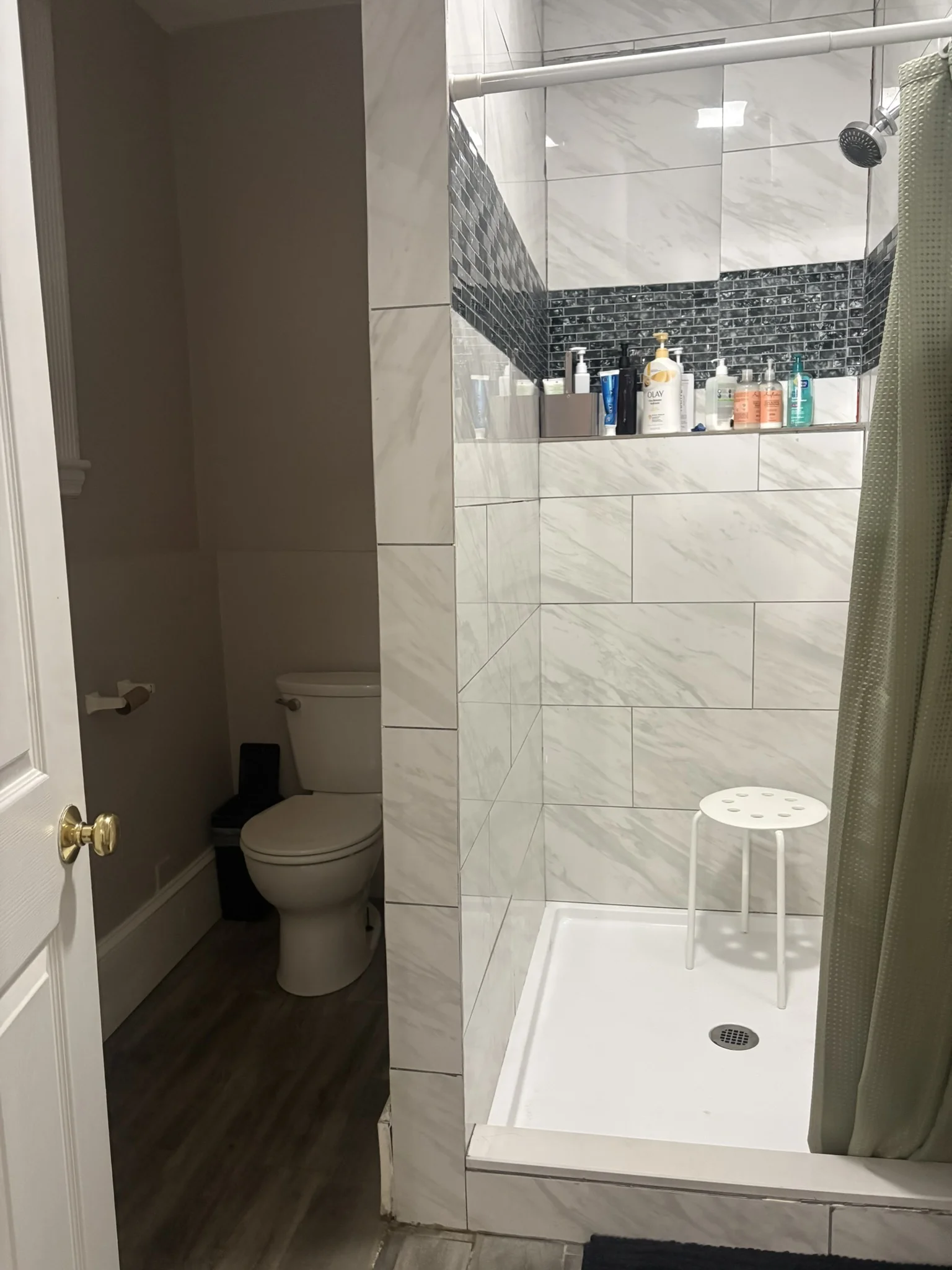 5 bed, 2 bath apartment for rent at 1056 Commonwealth Ave Unit 1, Brighton — photo 6 of 17