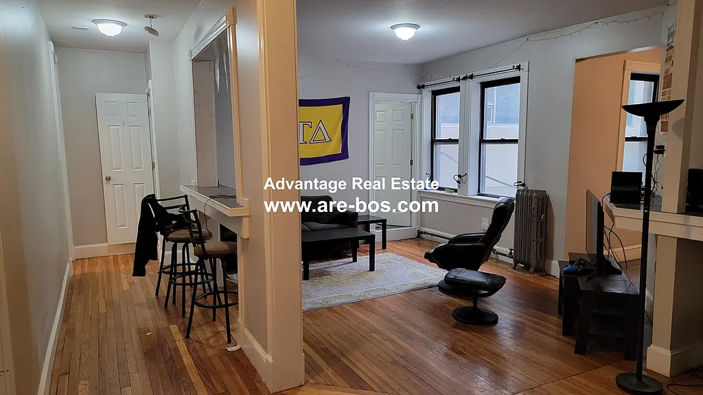 3 bed, 2 bath apartment for rent at 1056 Commonwealth Ave Unit 32 Duplicate, Brighton