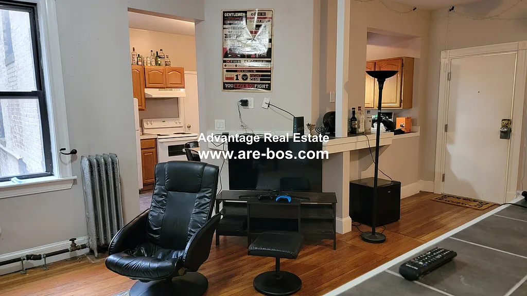 3 bed, 2 bath apartment for rent at 1056 Commonwealth Ave Unit 32 Duplicate, Brighton — photo 3 of 3