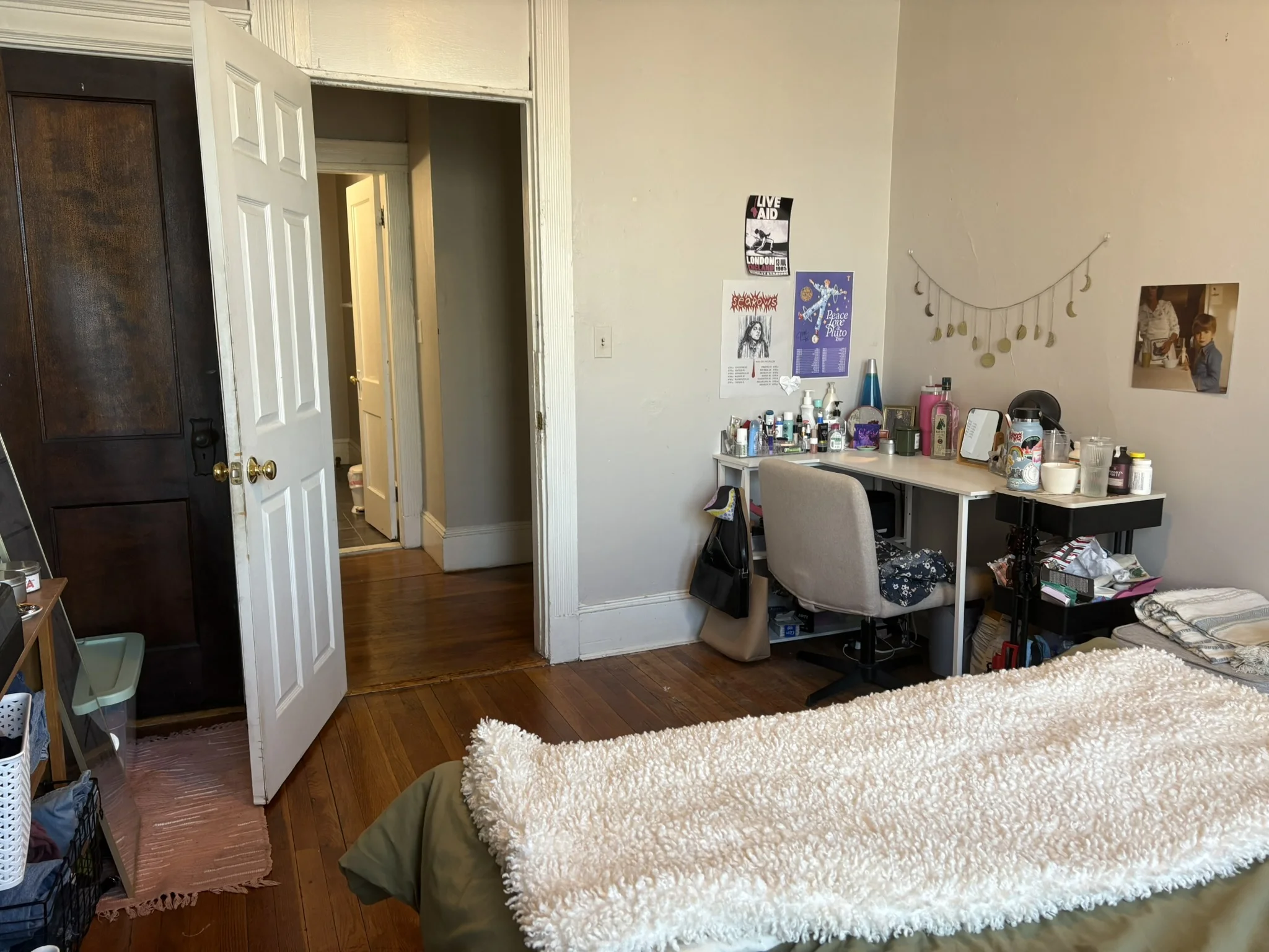 3 bed, 1 bath apartment for rent at 1056 Commonwealth Ave Unit 42, Brighton — photo 11 of 12