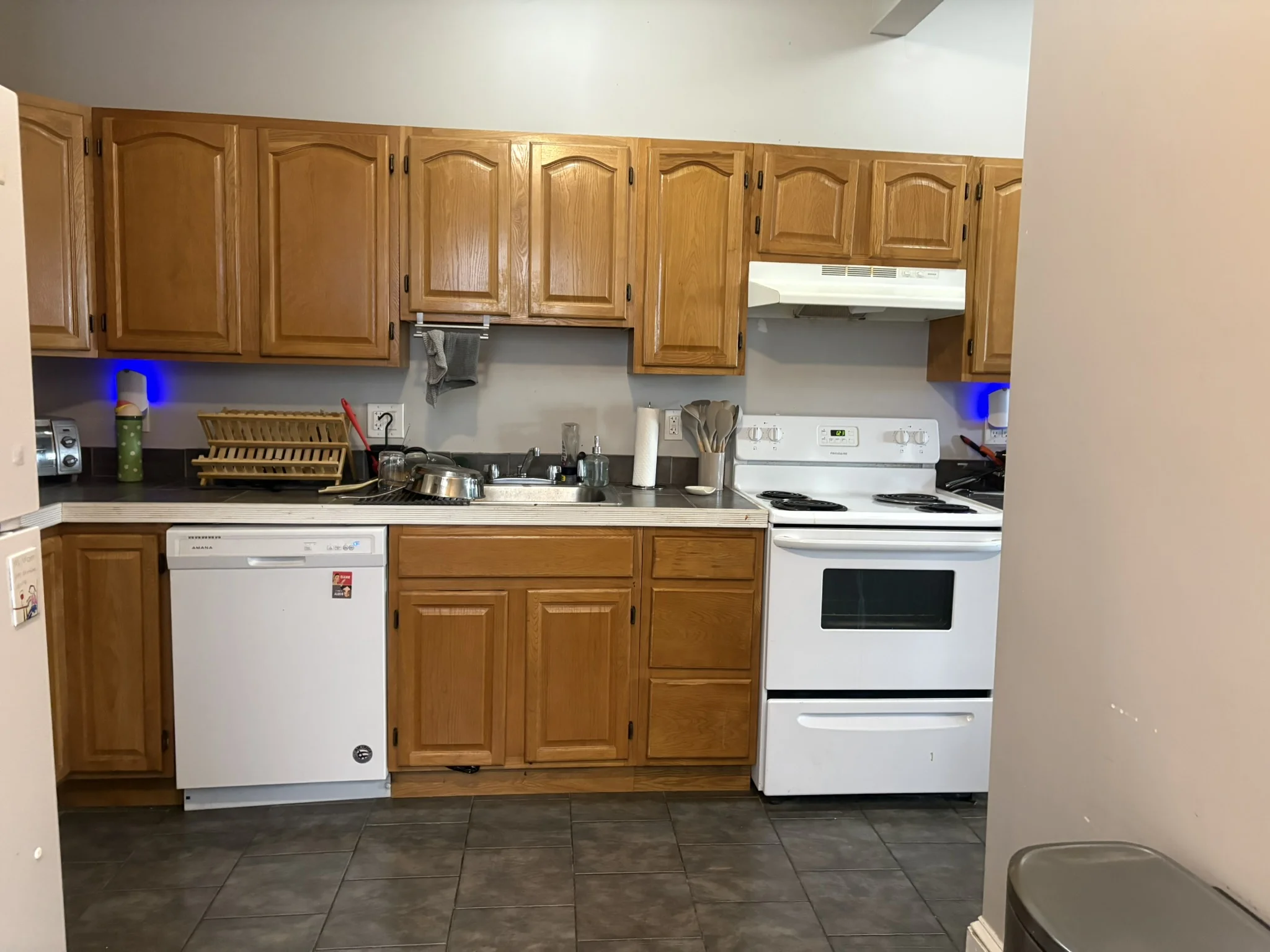 3 bed, 1 bath apartment for rent at 1056 Commonwealth Ave Unit 42, Brighton — photo 2 of 12