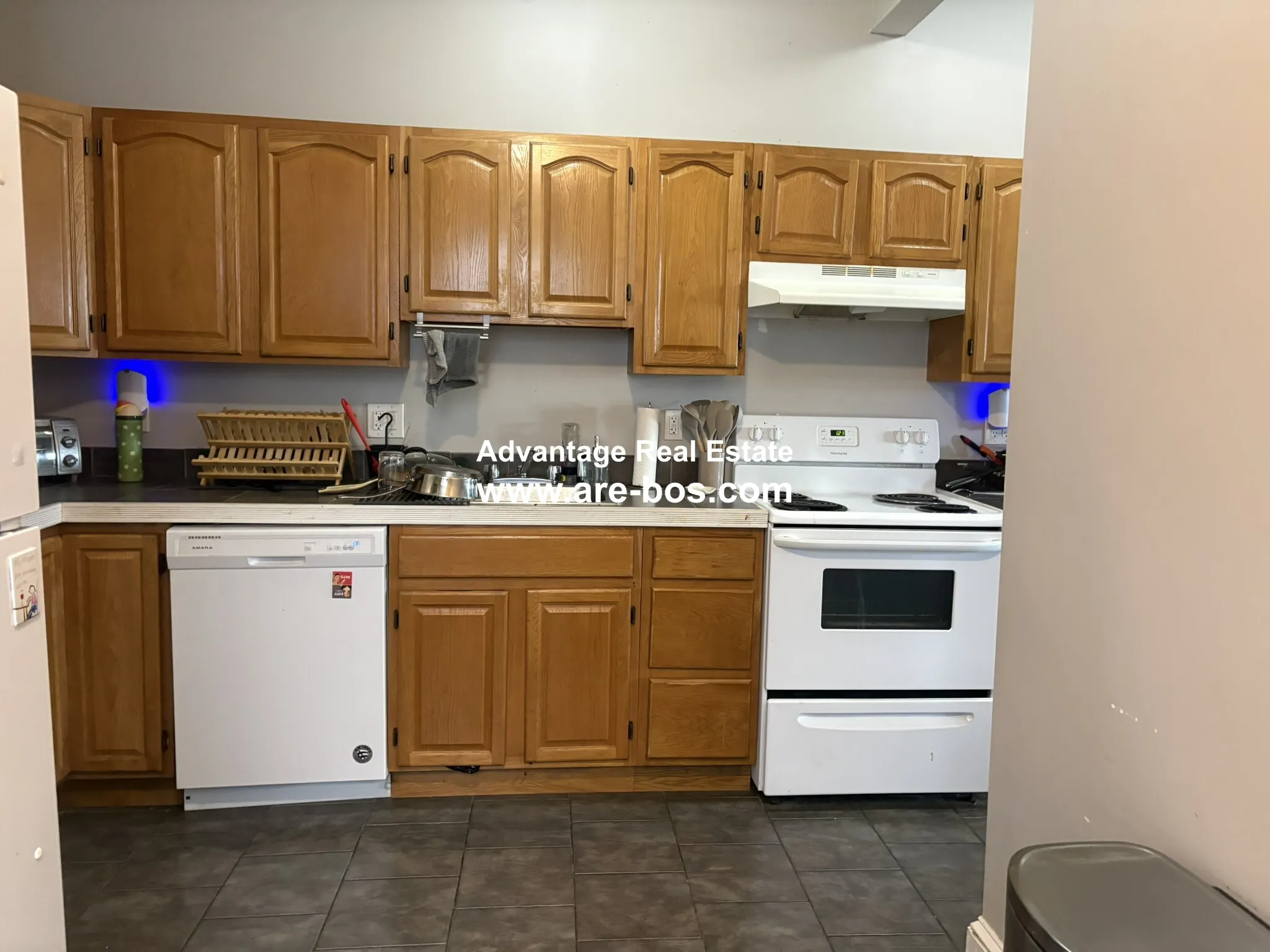 3 bed, 1 bath apartment for rent at 1056 Commonwealth Ave Unit 42 Duplicate, Brighton — photo 4 of 41