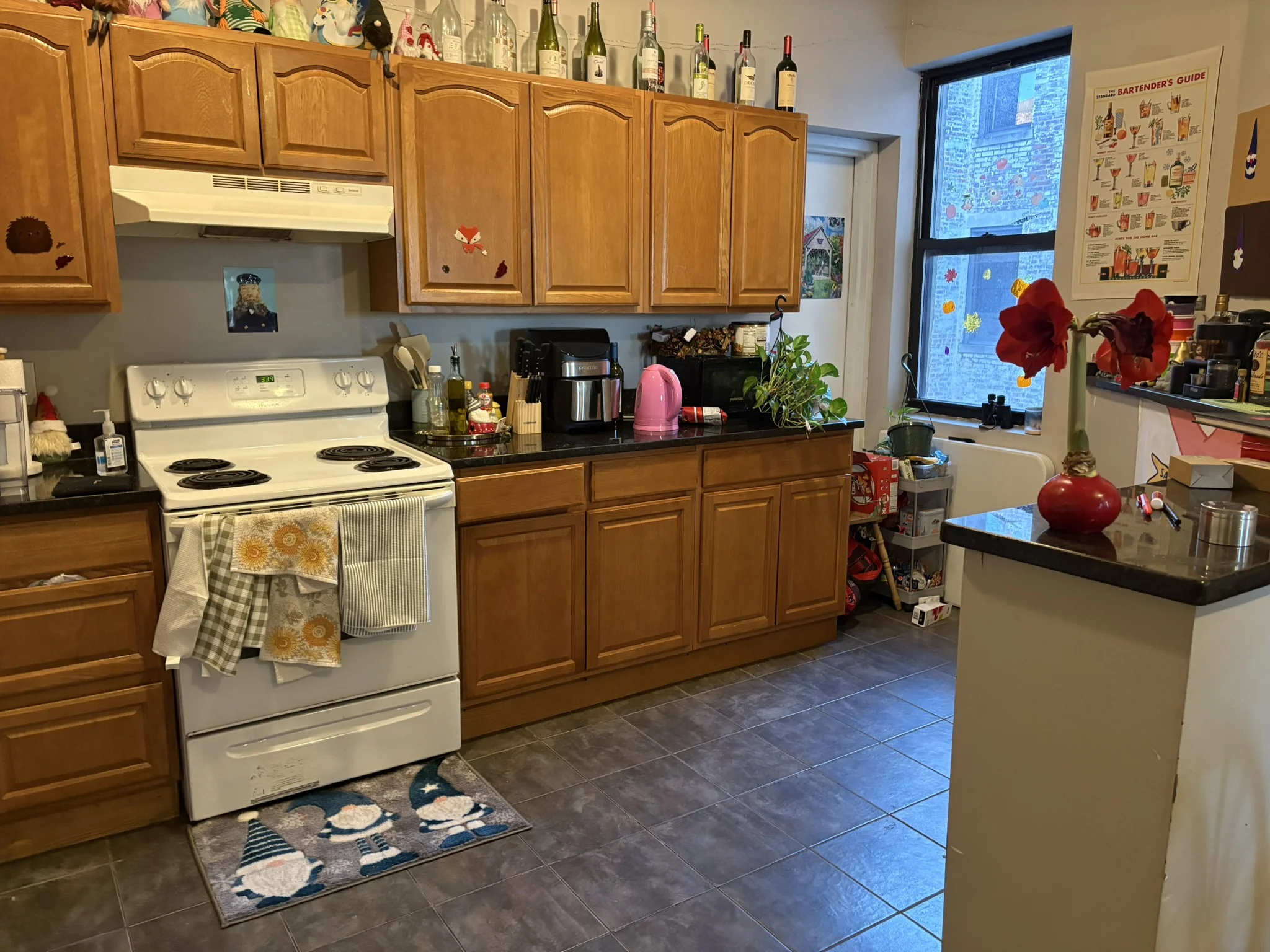 4 bed, 1 bath apartment for rent at 1056 Commonwealth Ave Unit 51, Brighton — photo 1 of 14