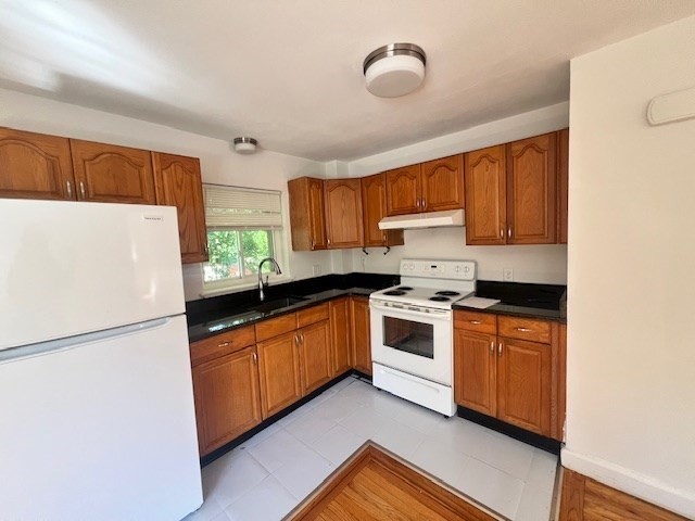 2 bed, 1 bath apartment for rent at 1057 Main Unit 6, Walpole — photo 2 of 11