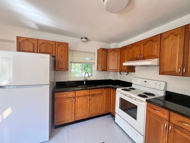 2 bed, 1 bath apartment for rent at 1057 Main Unit 6, Walpole — photo 1 of 11