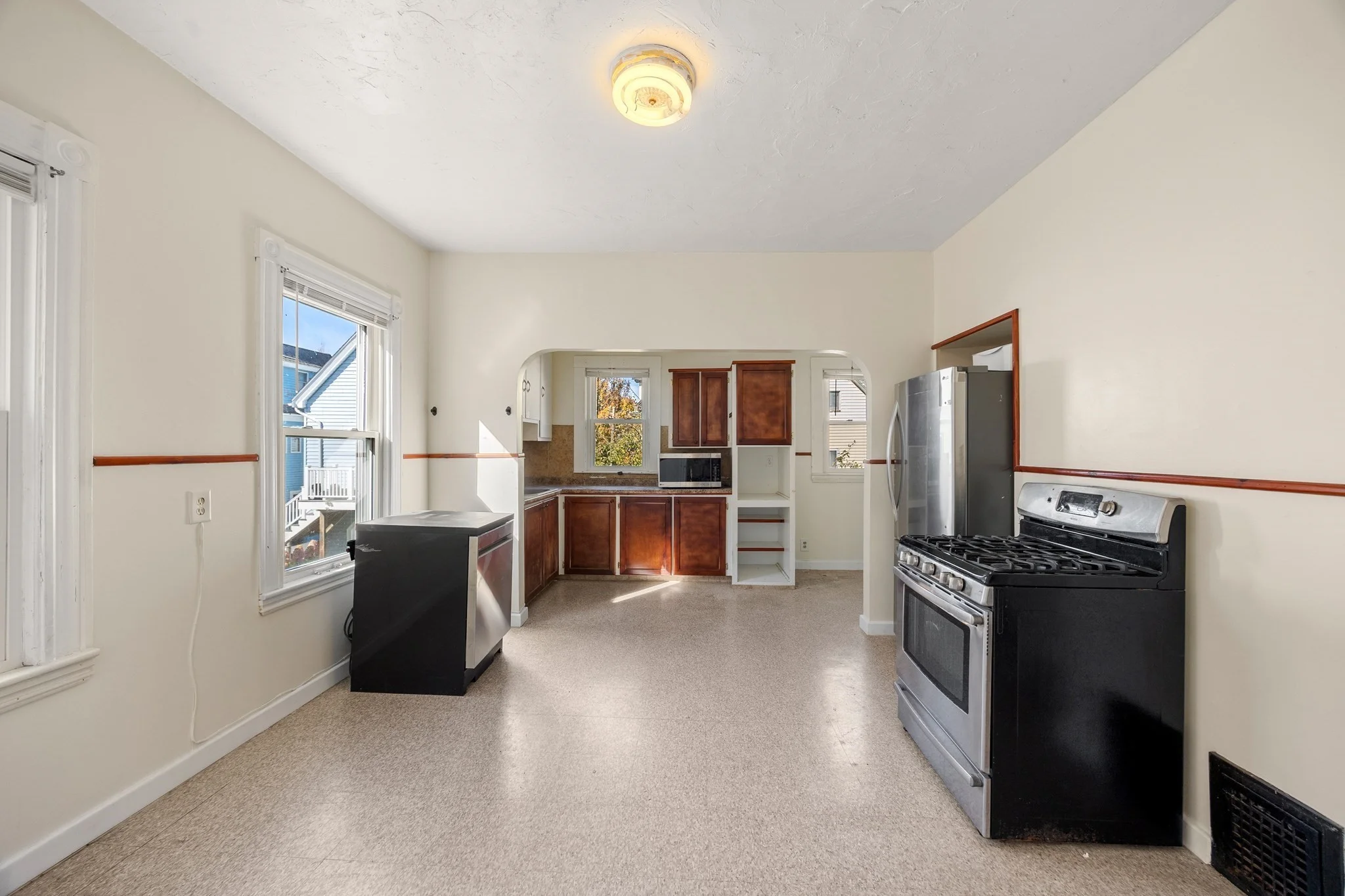 3 bed, 1 bath apartment for rent at 106-108 Hancock St Unit 108, Davis Square — photo 6 of 20