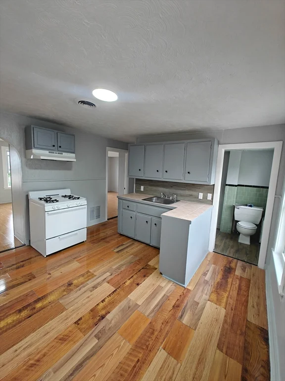 2 bed, 1 bath apartment for rent at 106/118 Wilcox St Unit 6, Fall River — photo 4 of 12