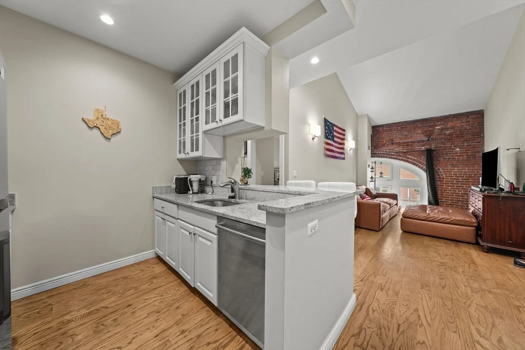 2 bed, 1 bath apartment for rent at 106 13th St Unit 212, Charlestown — photo 2 of 25