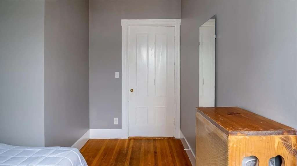 3 bed, 1 bath apartment for rent at 106 Beacon St Unit 3, Union Square — photo 9 of 12